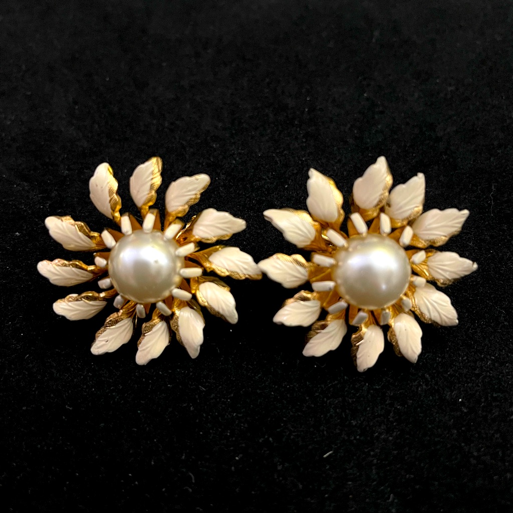 5 For $25 // Vintage Floral Clip On Earrings